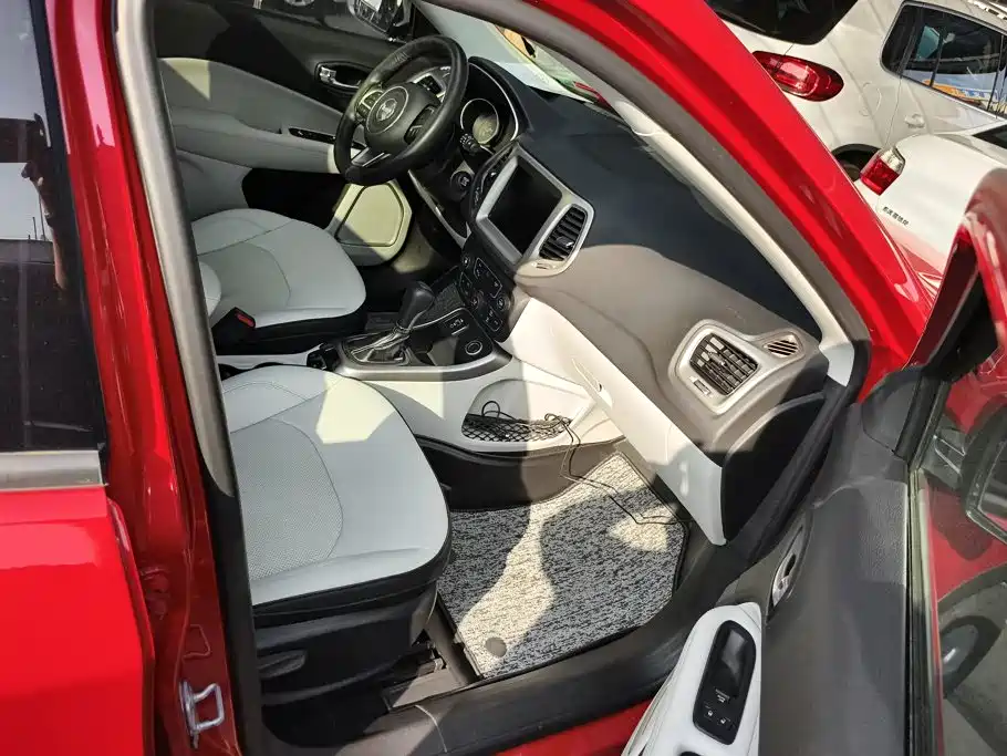 Jeep Compass — миниатюра 8