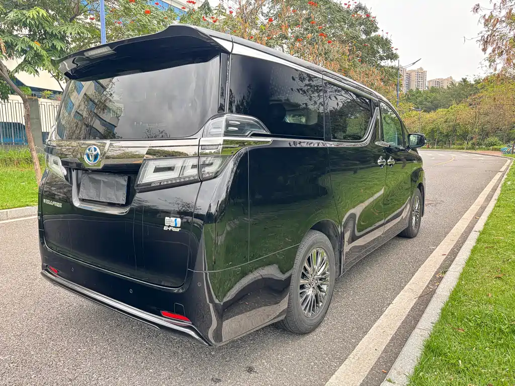 Toyota Vellfire — миниатюра 4