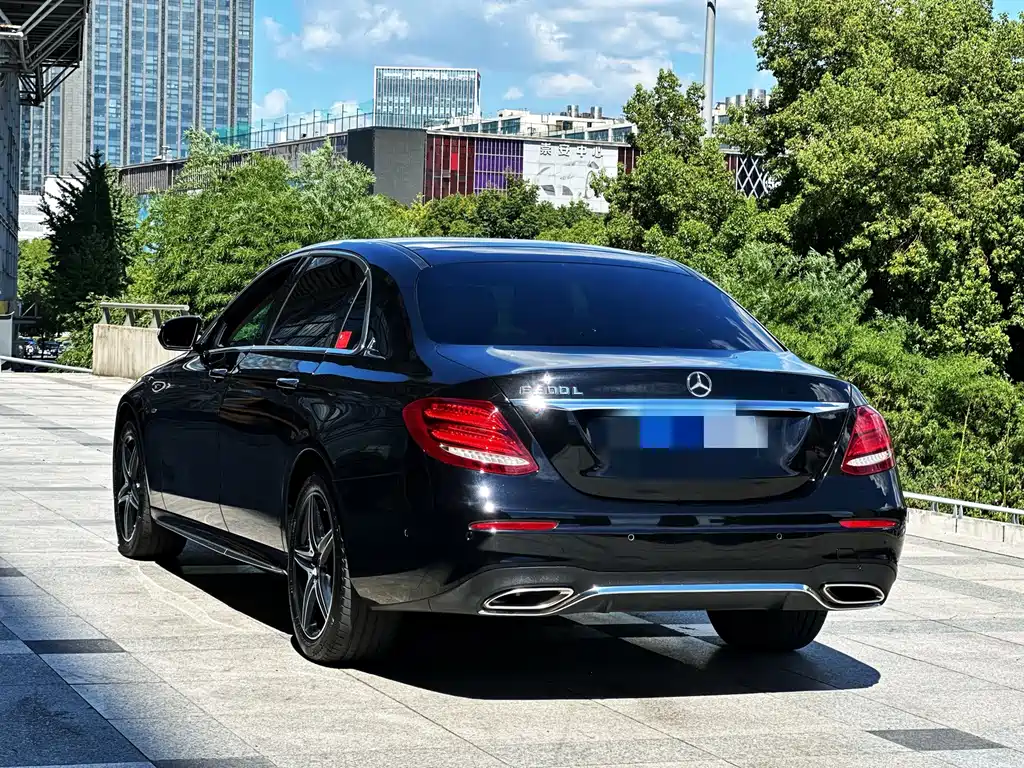 Mercedes-Benz E-Class — миниатюра 6