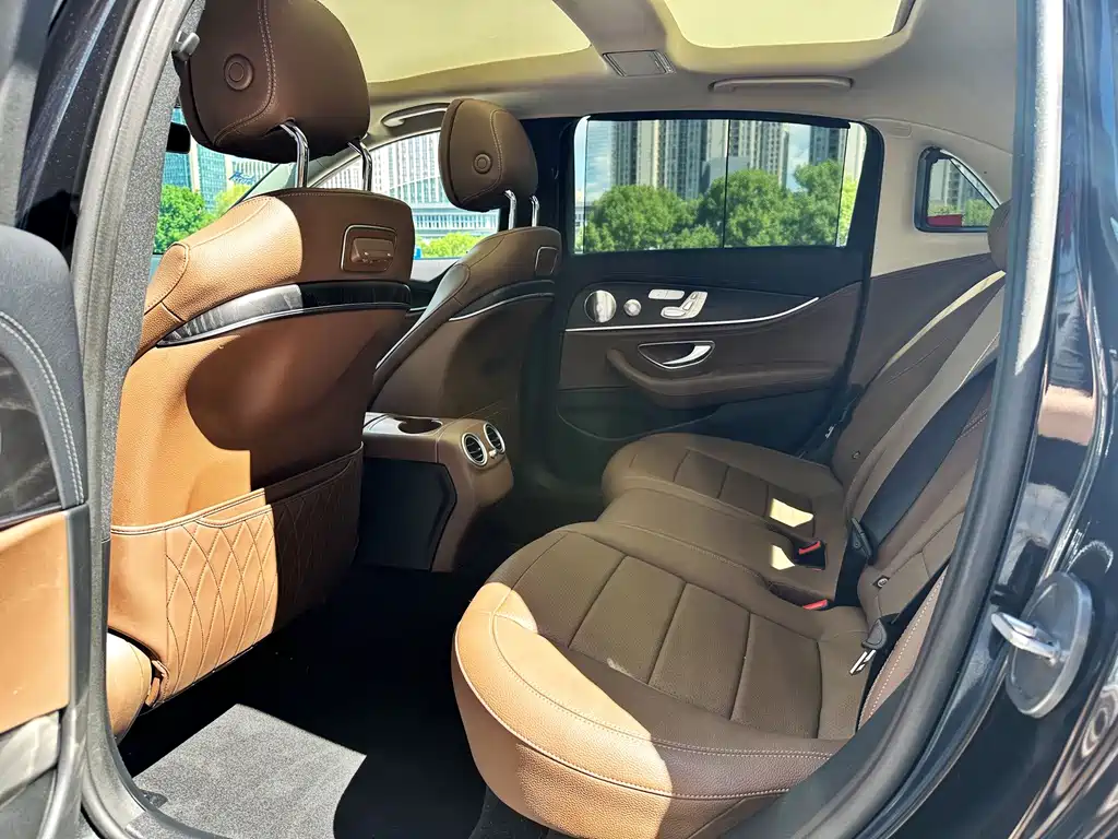 Mercedes-Benz E-Class — миниатюра 10
