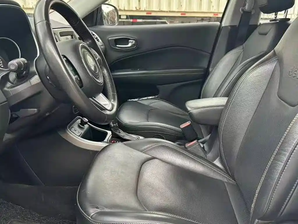 Jeep Compass — миниатюра 8