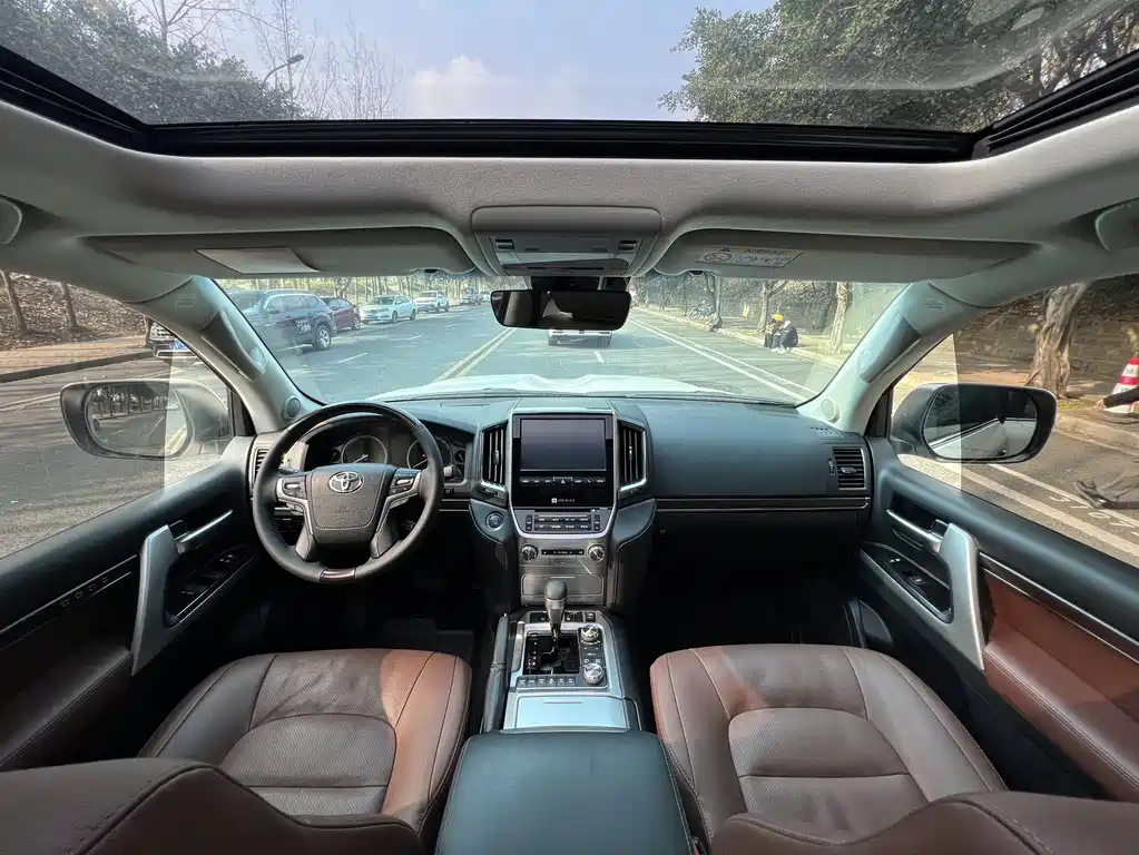 Toyota Land Cruiser 2019 5.7L