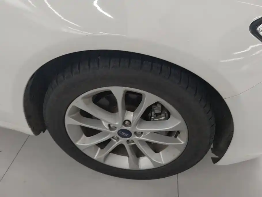 Ford Mondeo — миниатюра 6