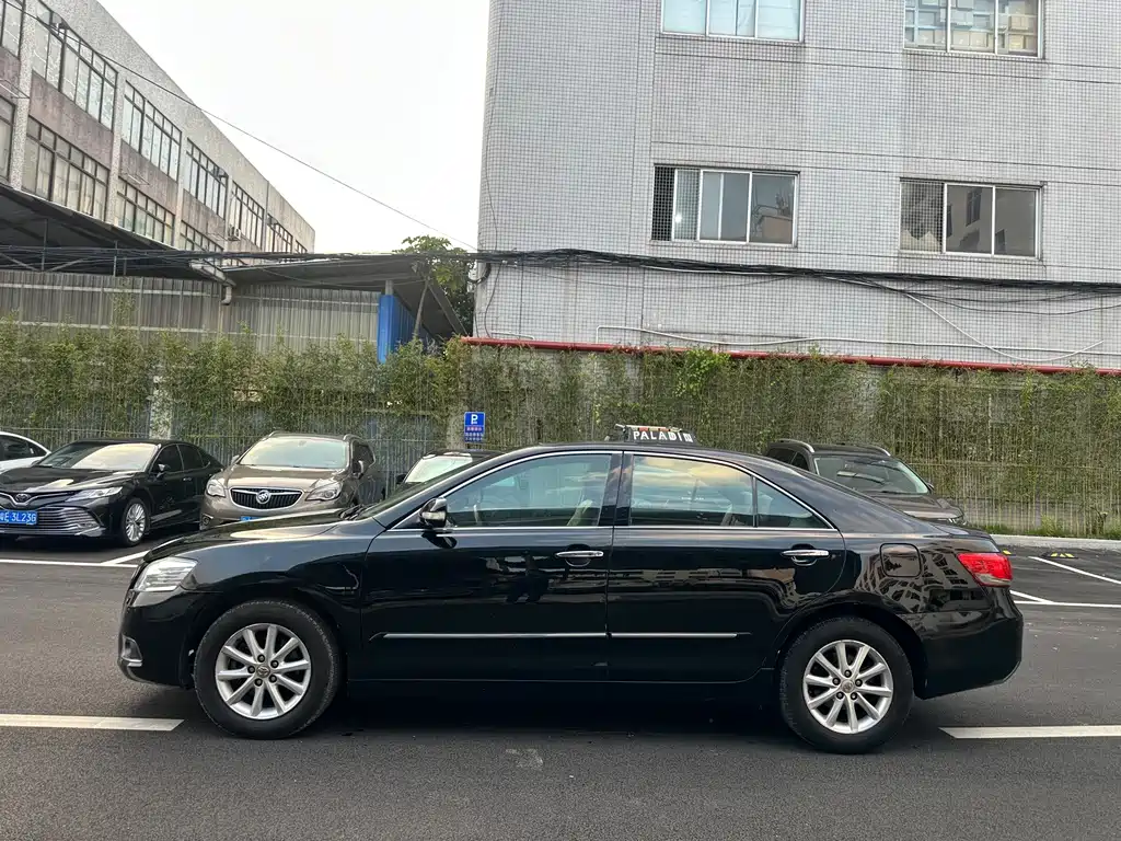 Toyota Camry — миниатюра 8