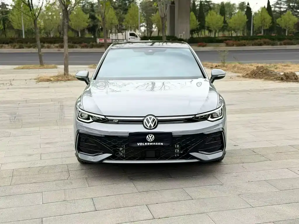 Volkswagen Golf 2025 300TSI R-Line