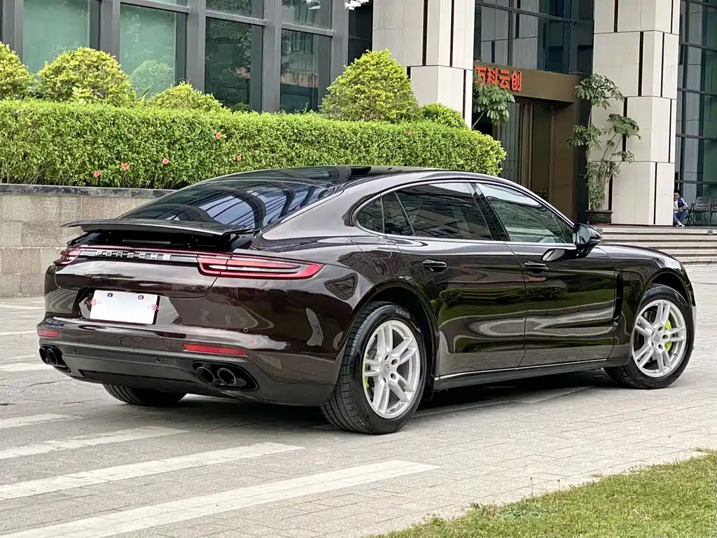 PORSCHE PANAMERA