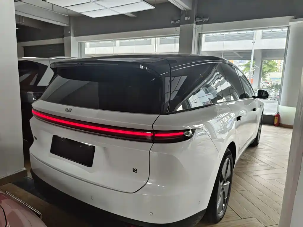 Li Auto i8 2025 Standard