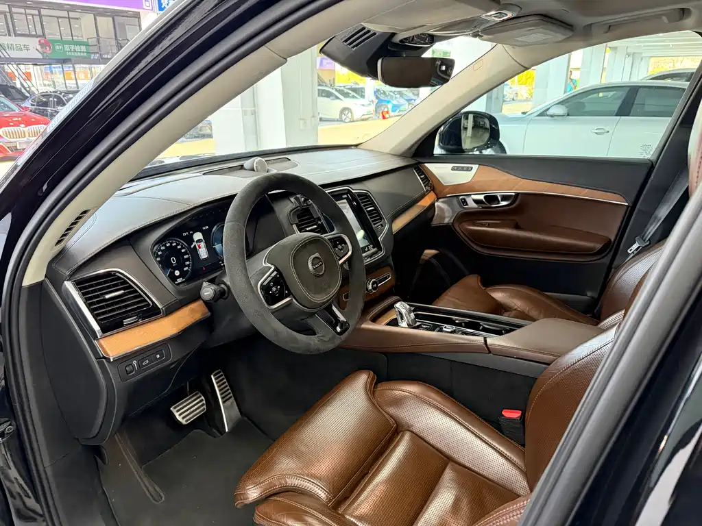 VOLVO XC90 PLUG IN HYBRID