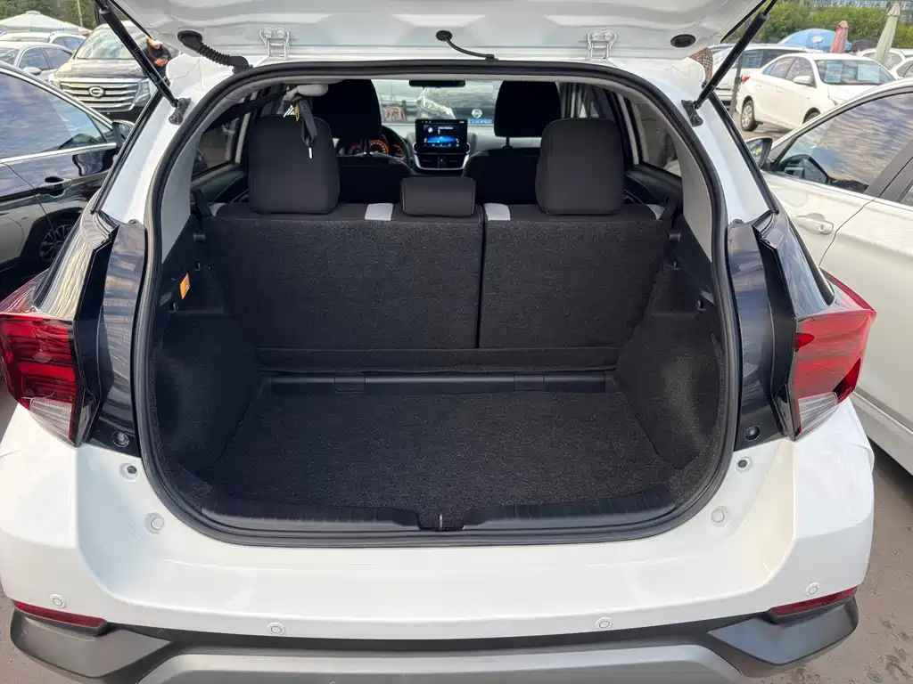 Toyota Yaris L — миниатюра 12