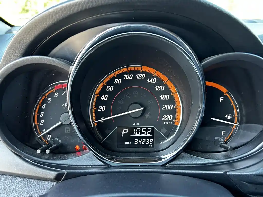 Toyota Yaris L 2022 — фото 16