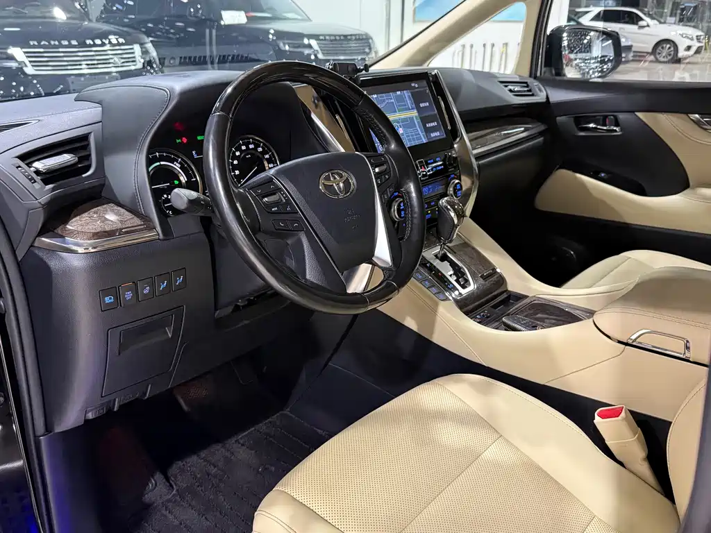 Toyota Alphard — миниатюра 5