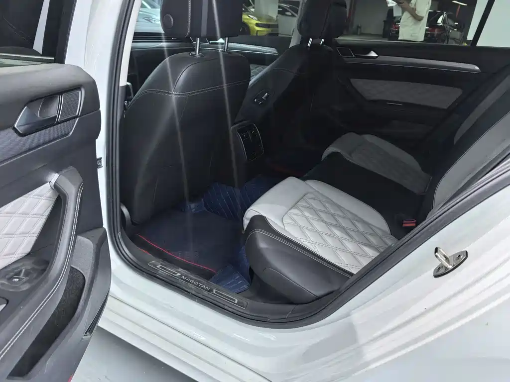 Volkswagen Magotan 2023 200 330TSI DSG Lead