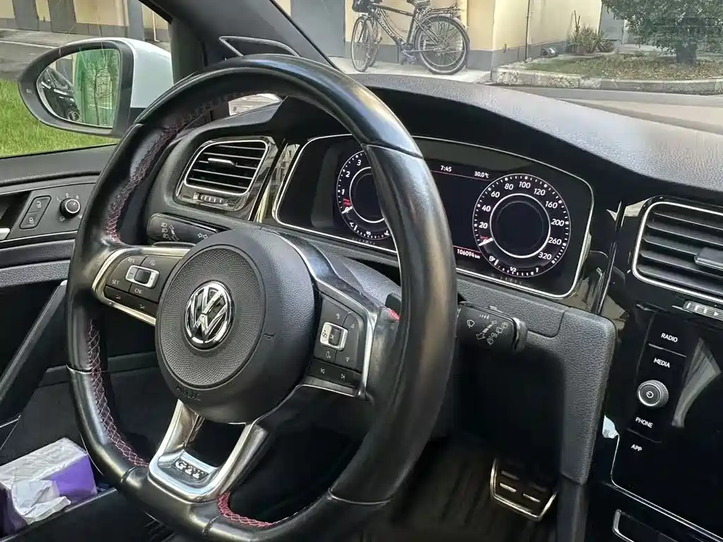 Volkswagen Golf GTI — миниатюра 4