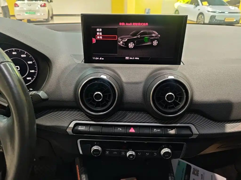 Audi Q2L e-tron — миниатюра 9