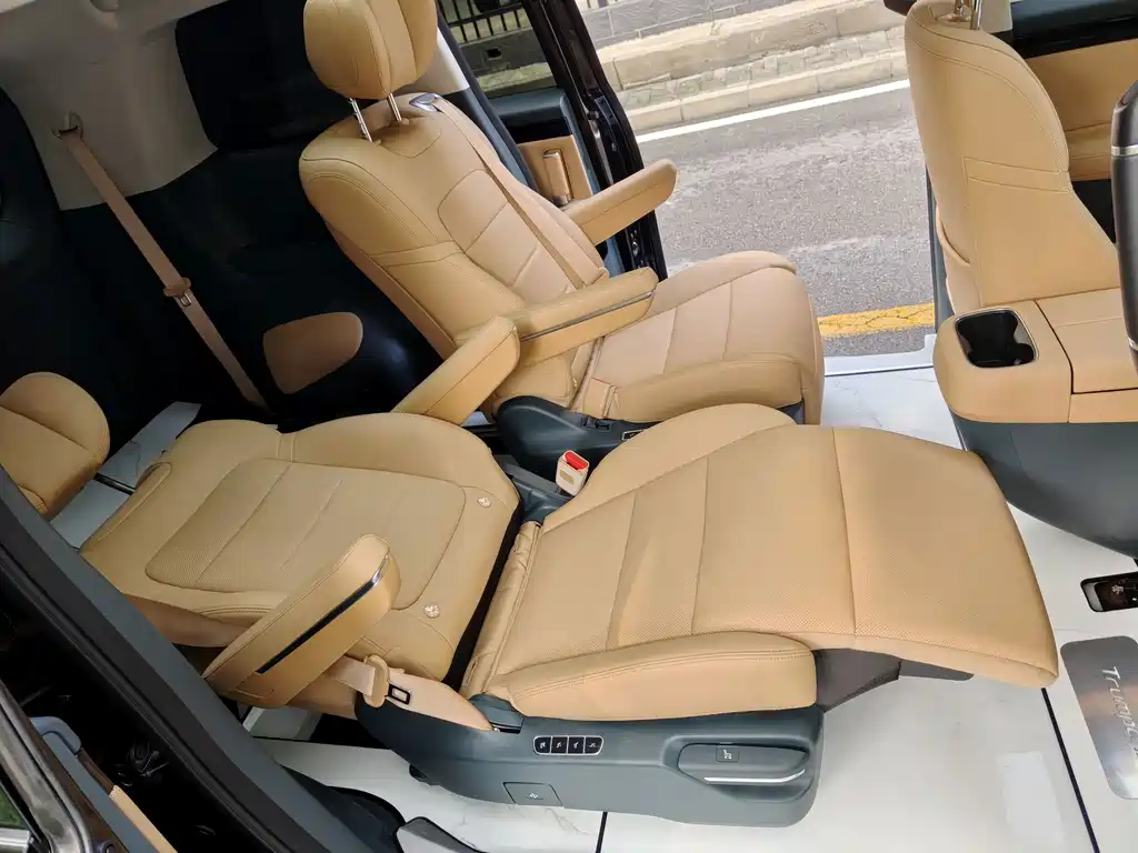 GAC Motor 传祺E8 PHEV — миниатюра 19