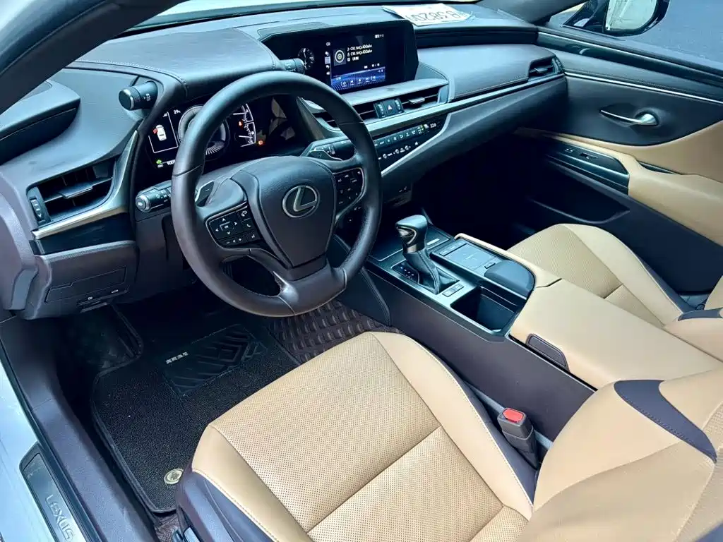 Lexus ES — миниатюра 10