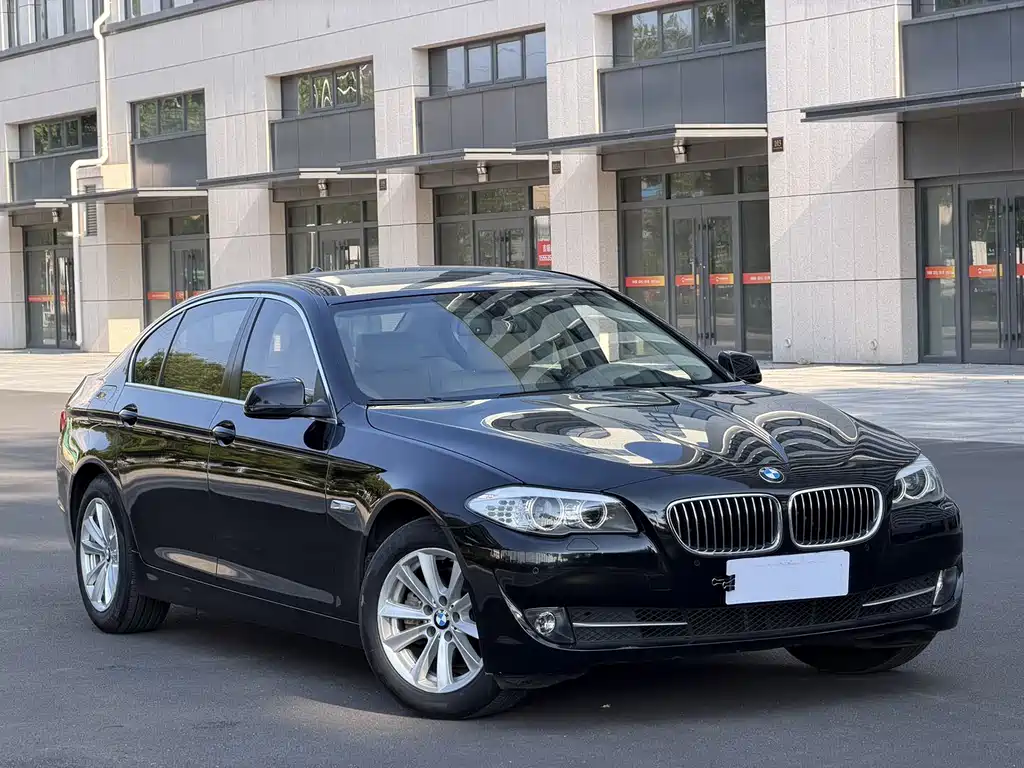 BMW 5 Series — миниатюра 3