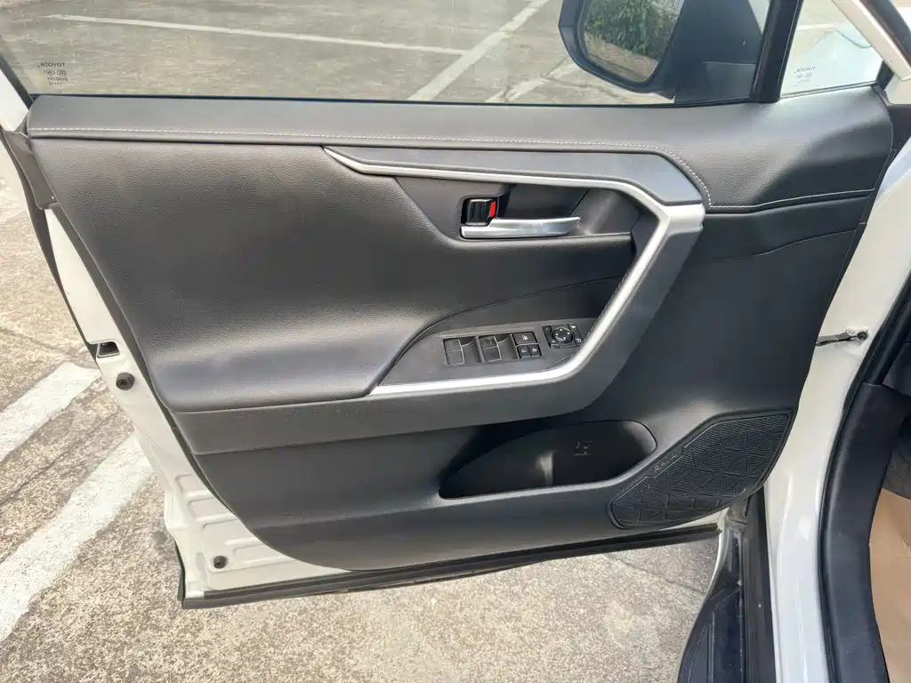 Toyota RAV4 — миниатюра 19