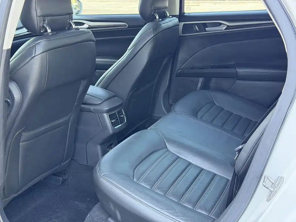 Ford Mondeo — миниатюра 11