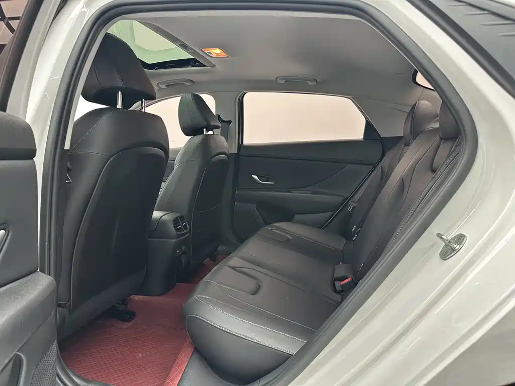 Hyundai Elantra 2022 1.5L CVT LUX Luxury