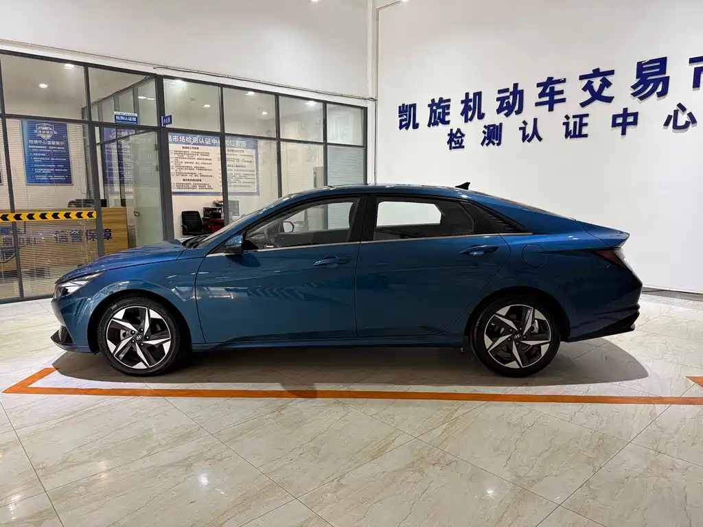 Hyundai Elantra — миниатюра 8