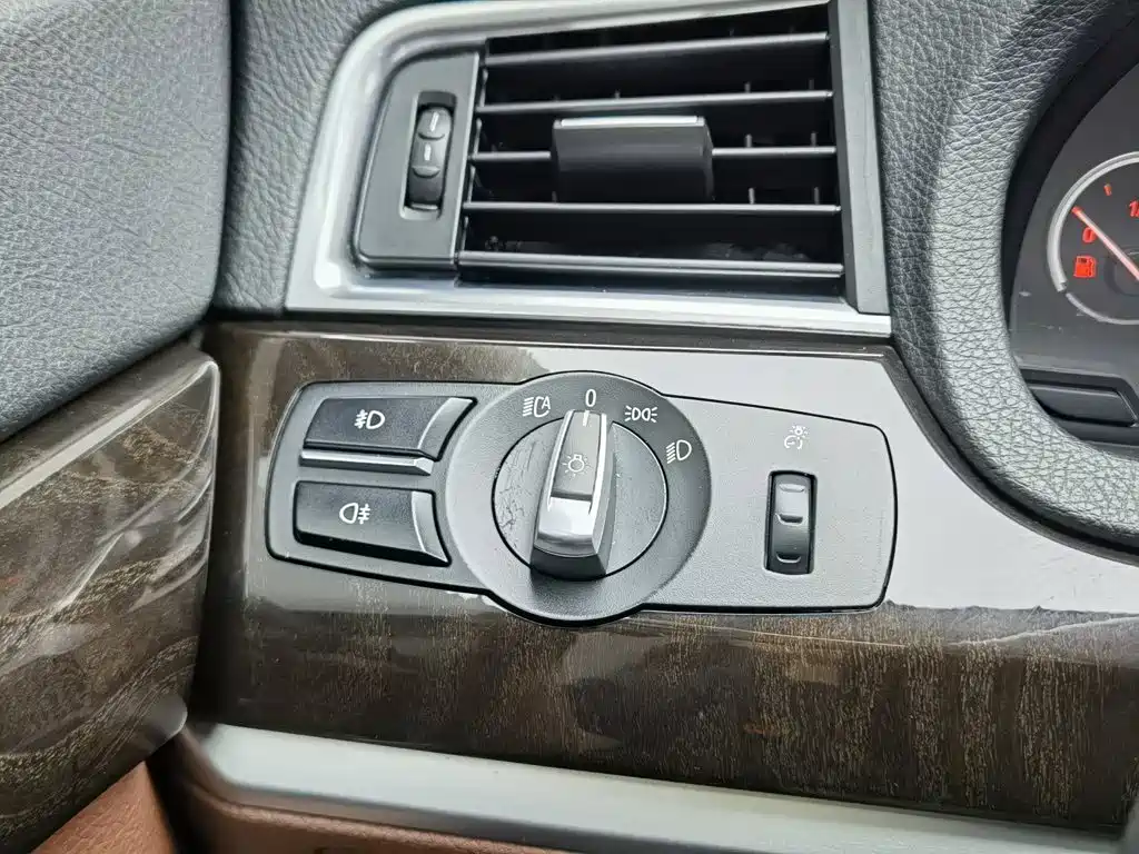BMW 5 Series GT — миниатюра 21