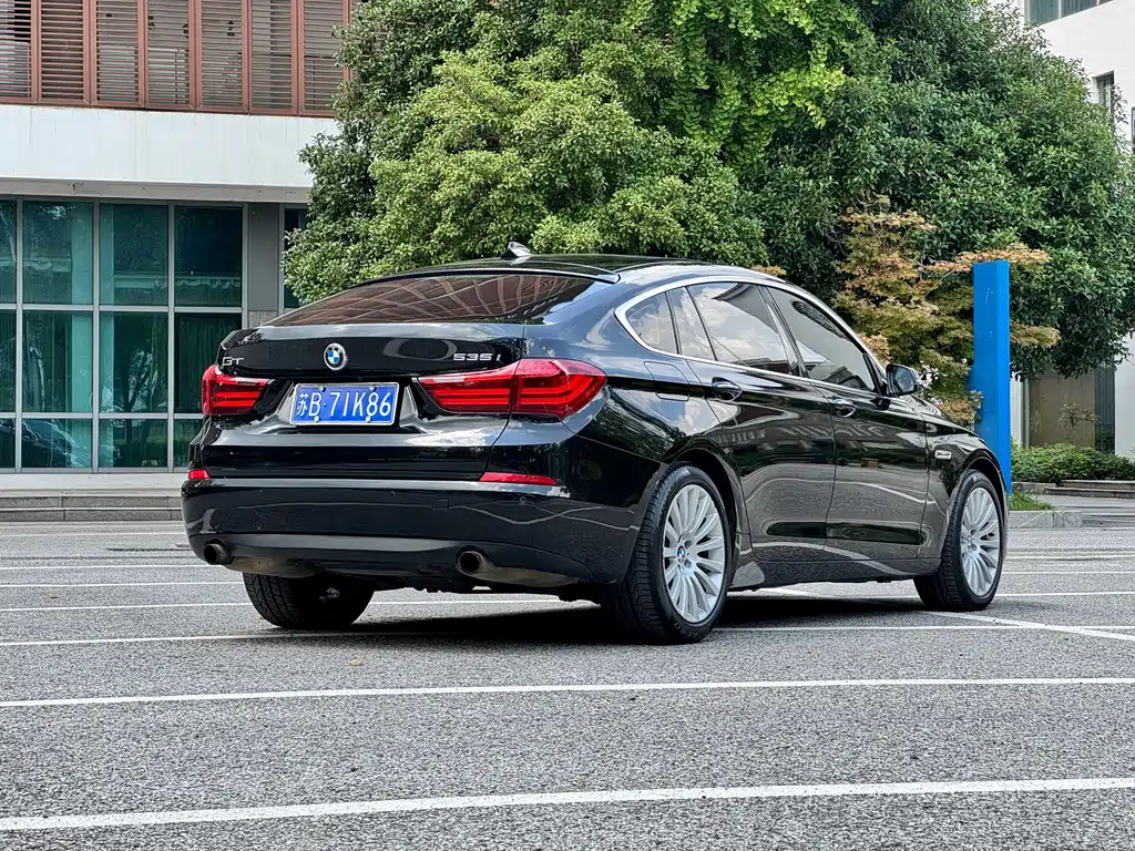 BMW 5 Series GT — миниатюра 6