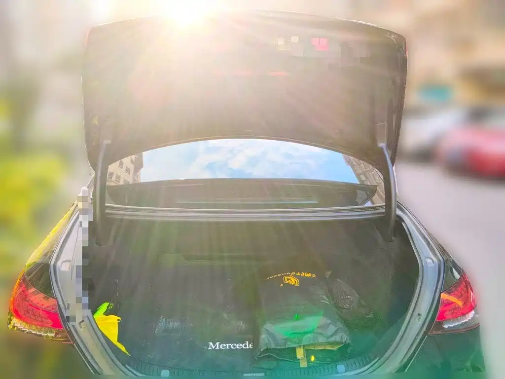 Mercedes-Benz E-Class — миниатюра 15