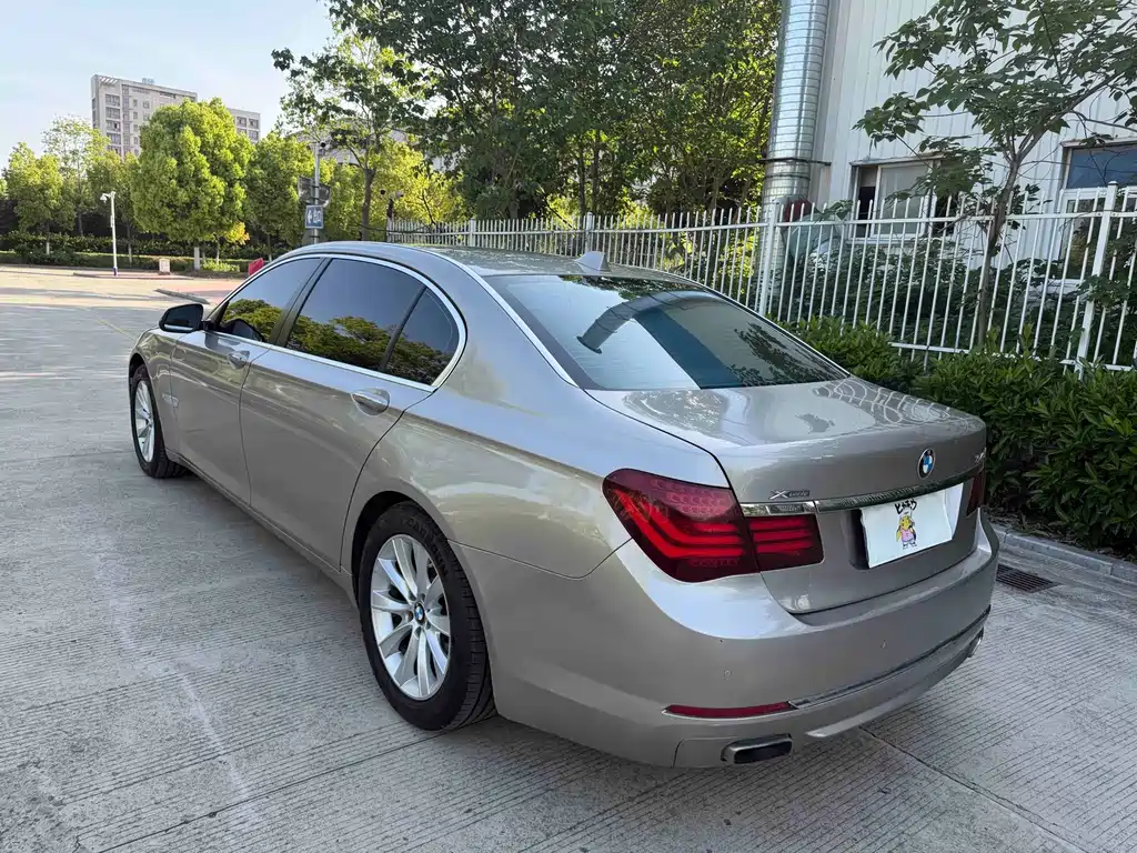 BMW 7 Series — миниатюра 16