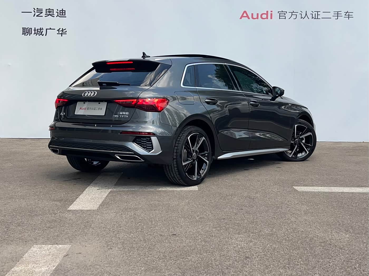Audi A3 1.4 л 2023 г. Серебристо-серый, пробег 14000 км