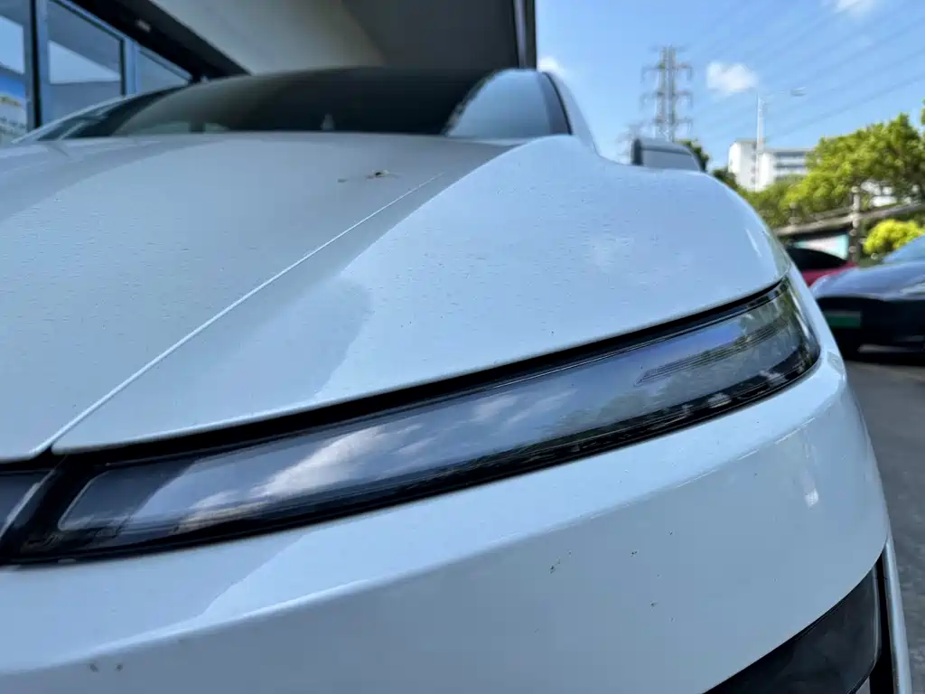 Tesla Model Y — миниатюра 7