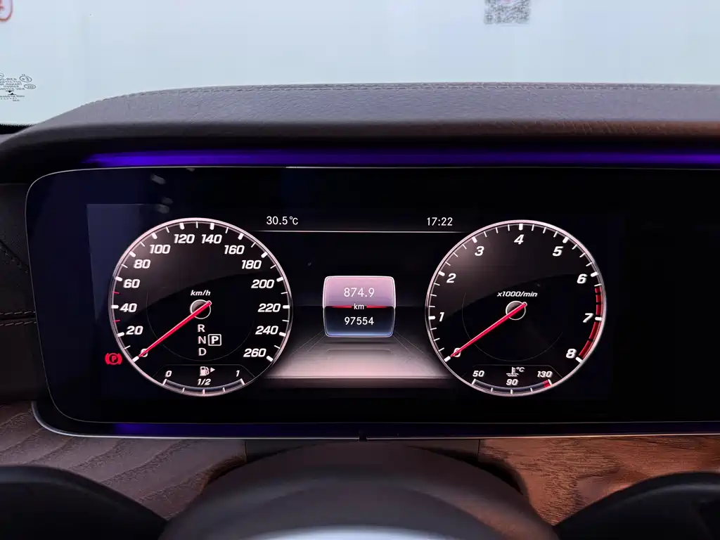 Mercedes-Benz E-Class — миниатюра 11