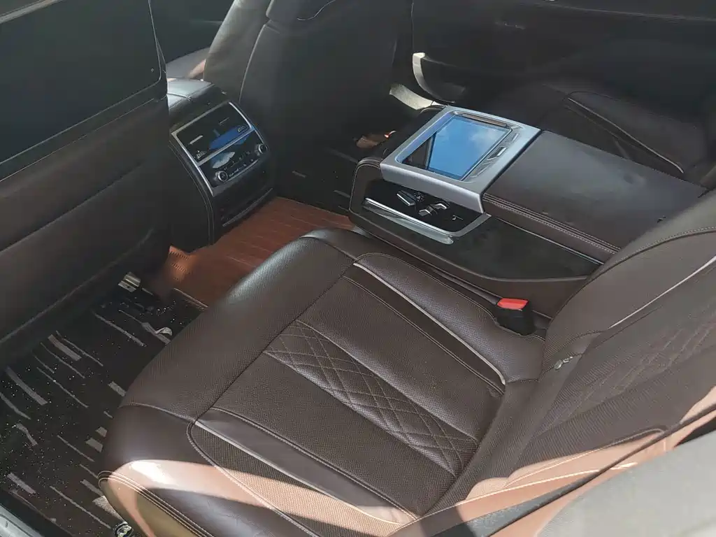 BMW 7 Series — миниатюра 19