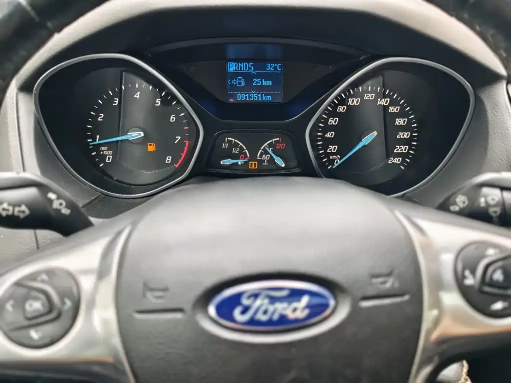 Ford Focus 2012 1.6L AT