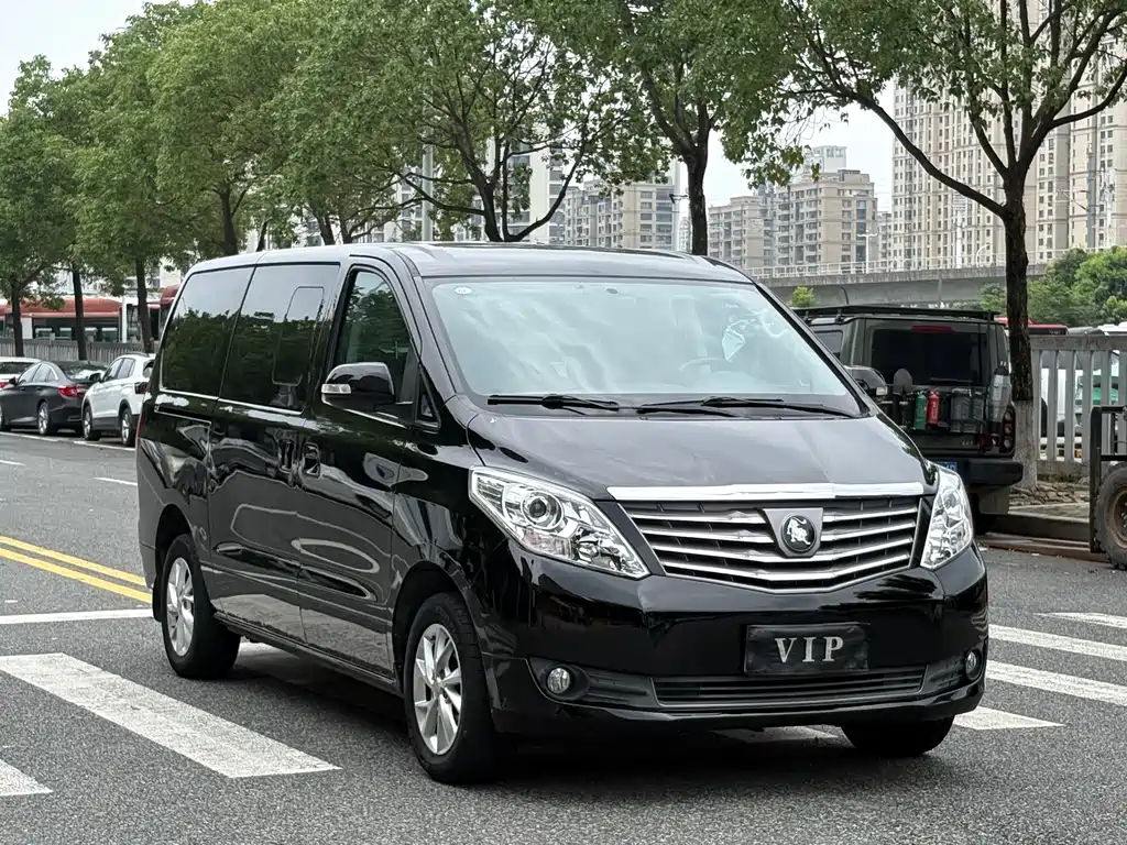 Forthing Lingzhi Plus PLUS 2023 2.0L MT Luxury CNG 7 мест