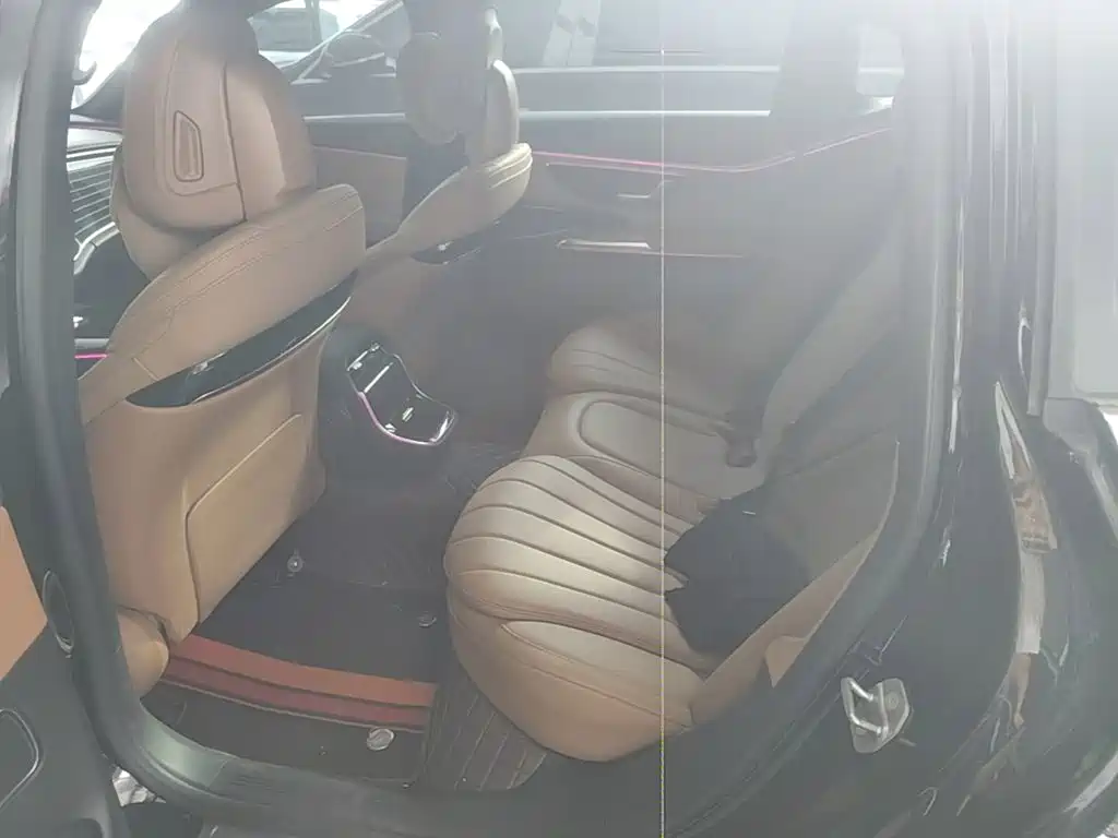 Mercedes-Benz E-Class — миниатюра 17