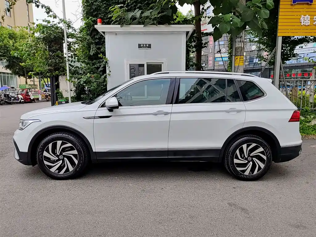 Volkswagen Tiguan L L 2024 330TSI AT Smart