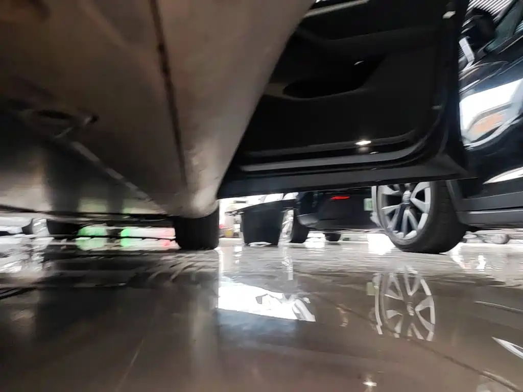 Tesla Model Y — миниатюра 21