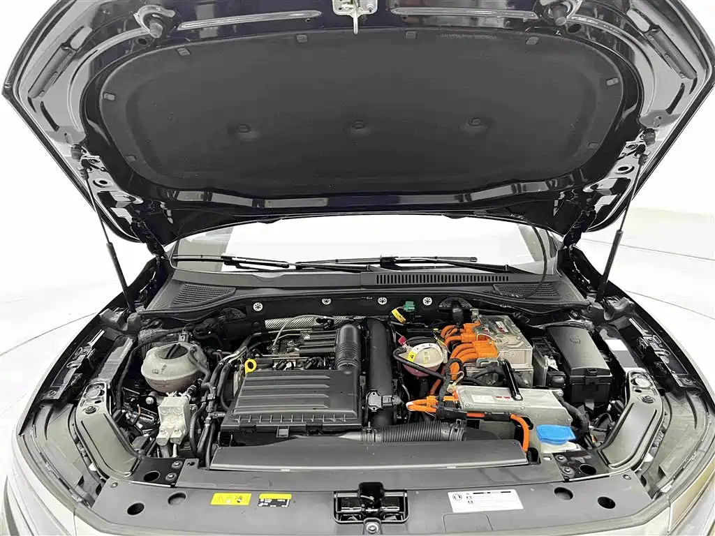 Volkswagen Passat PHEV — миниатюра 5