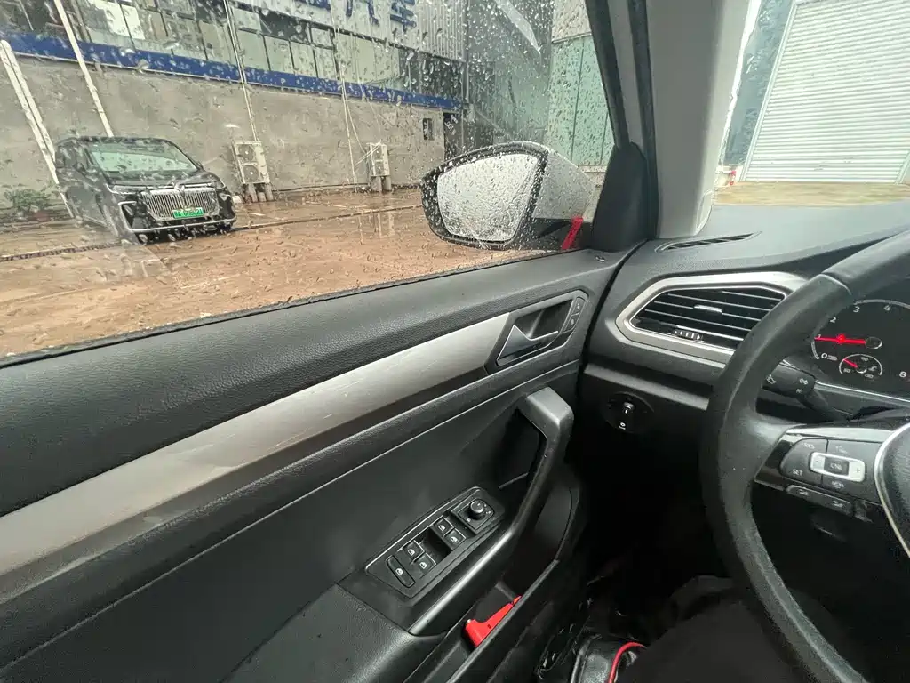 Volkswagen T-Roc — миниатюра 4