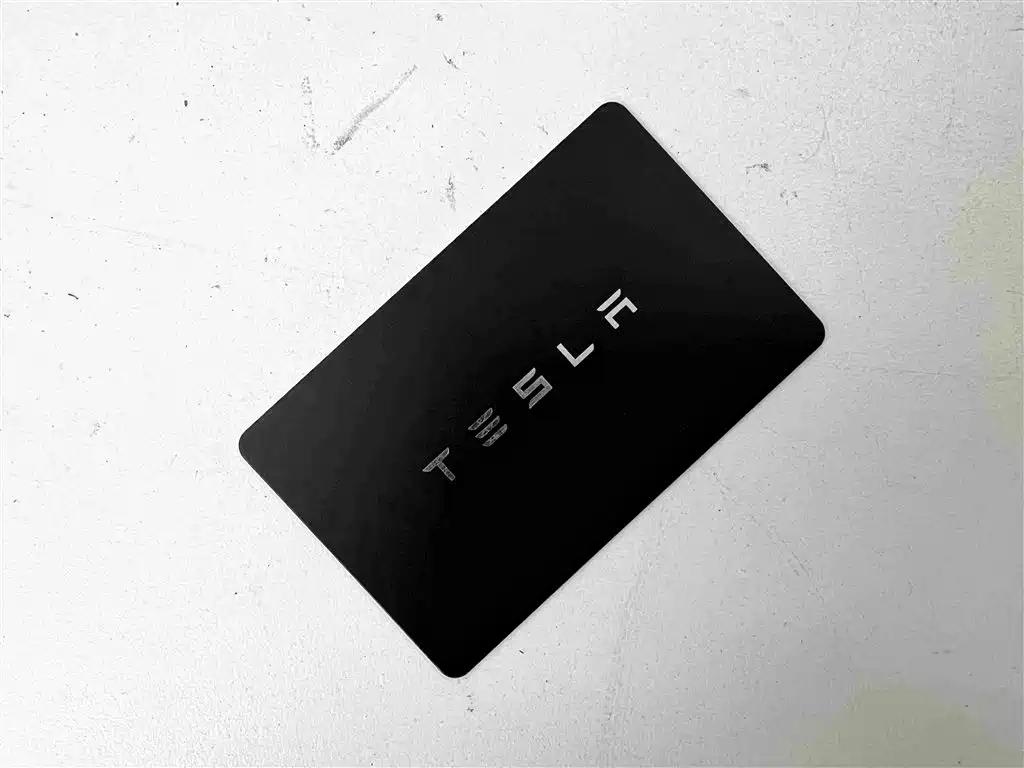 Tesla Model Y — миниатюра 12