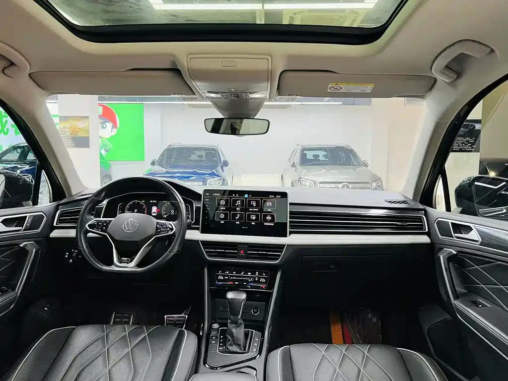 Volkswagen Tiguan L L 2023 330TSI AT R-Line