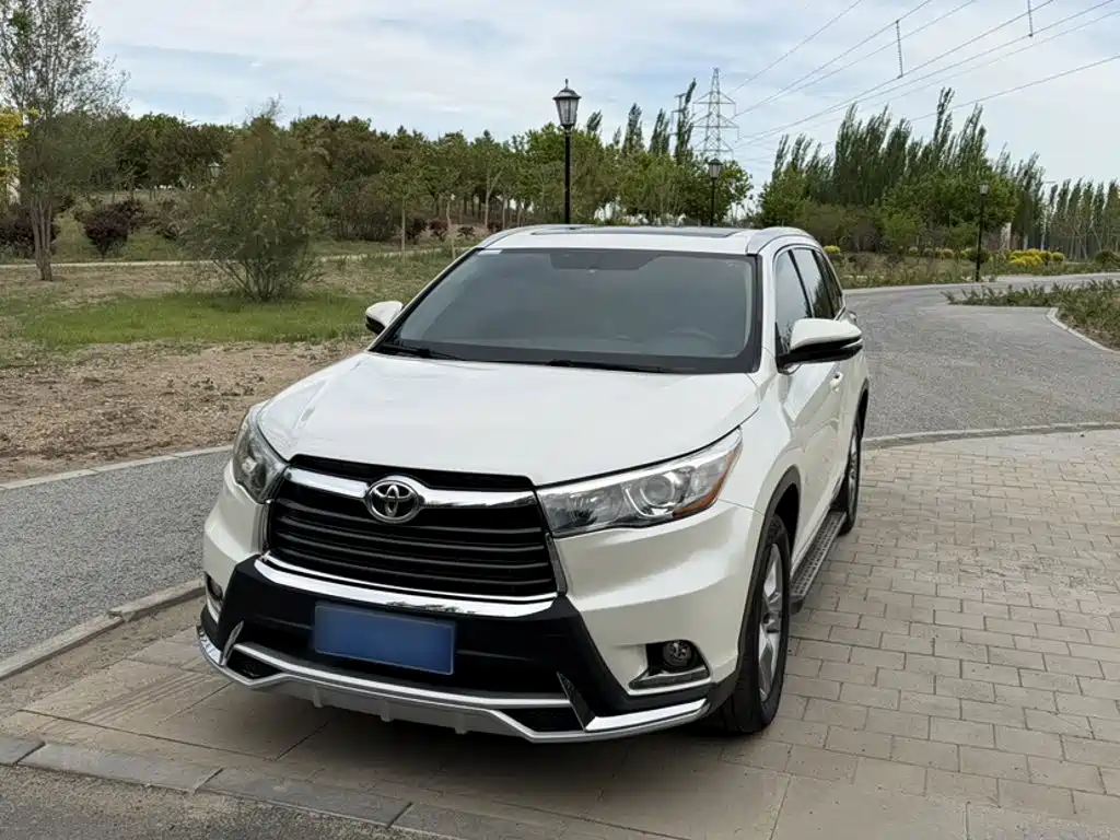 Toyota Highlander 2017 2.0T Luxury 7 мест