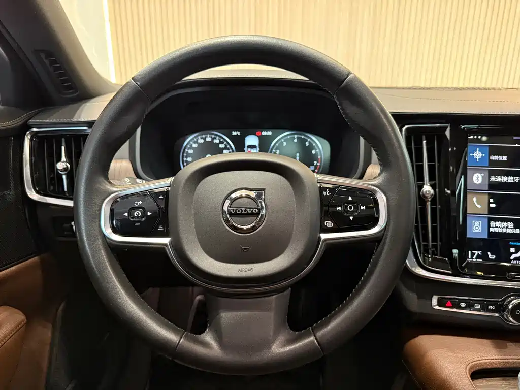Volvo S90 — миниатюра 8