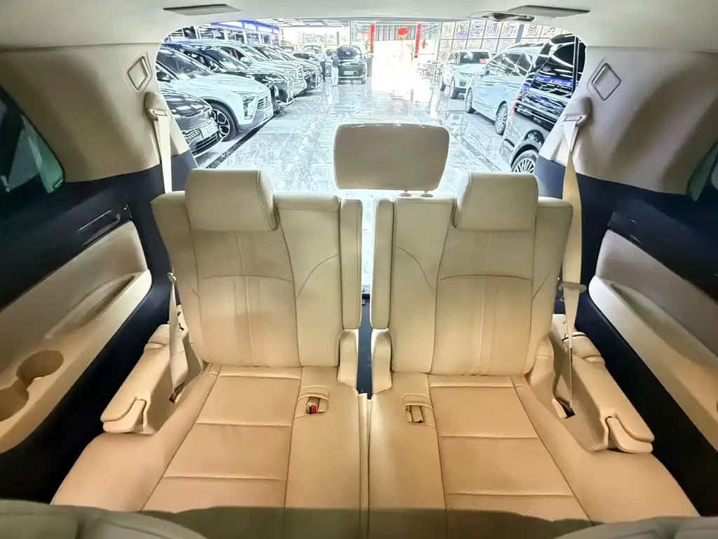 Toyota Vellfire — миниатюра 12