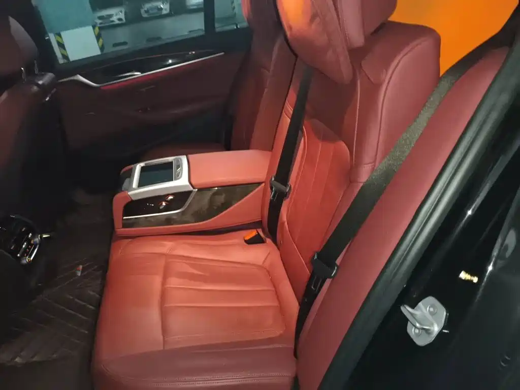 BMW 5 Series — миниатюра 15