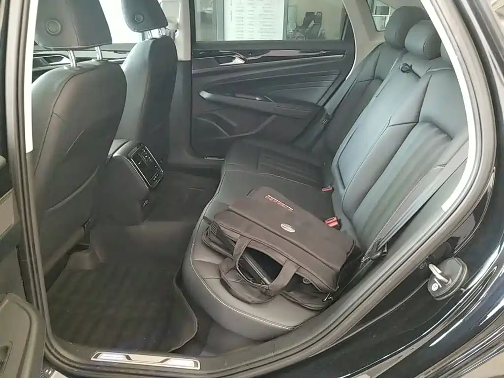 Volkswagen 帕萨特插电混动 — миниатюра 17