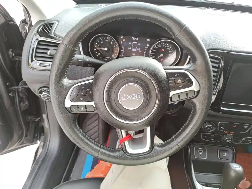Jeep Compass — миниатюра 11