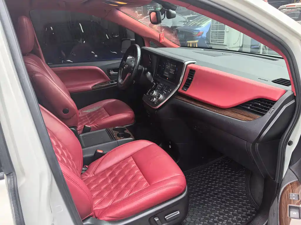 Toyota Sienna — миниатюра 3