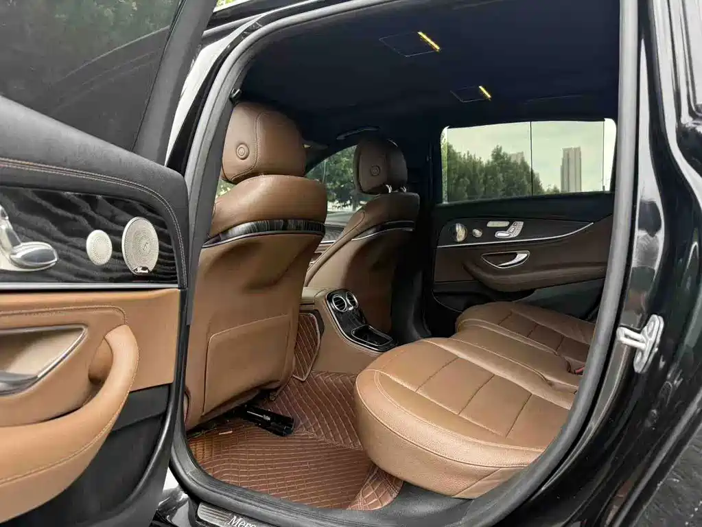 Mercedes-Benz E-Class — миниатюра 4